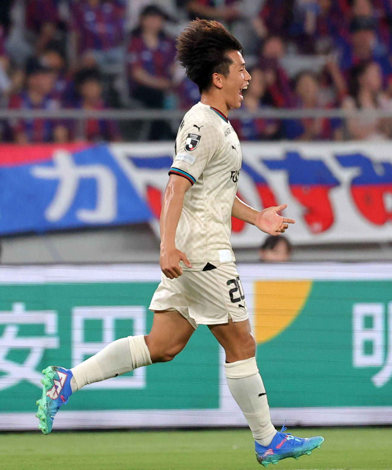 東京対川崎F　前半、2点目のゴールを決め喜ぶ川崎F山田（撮影・野上伸悟）