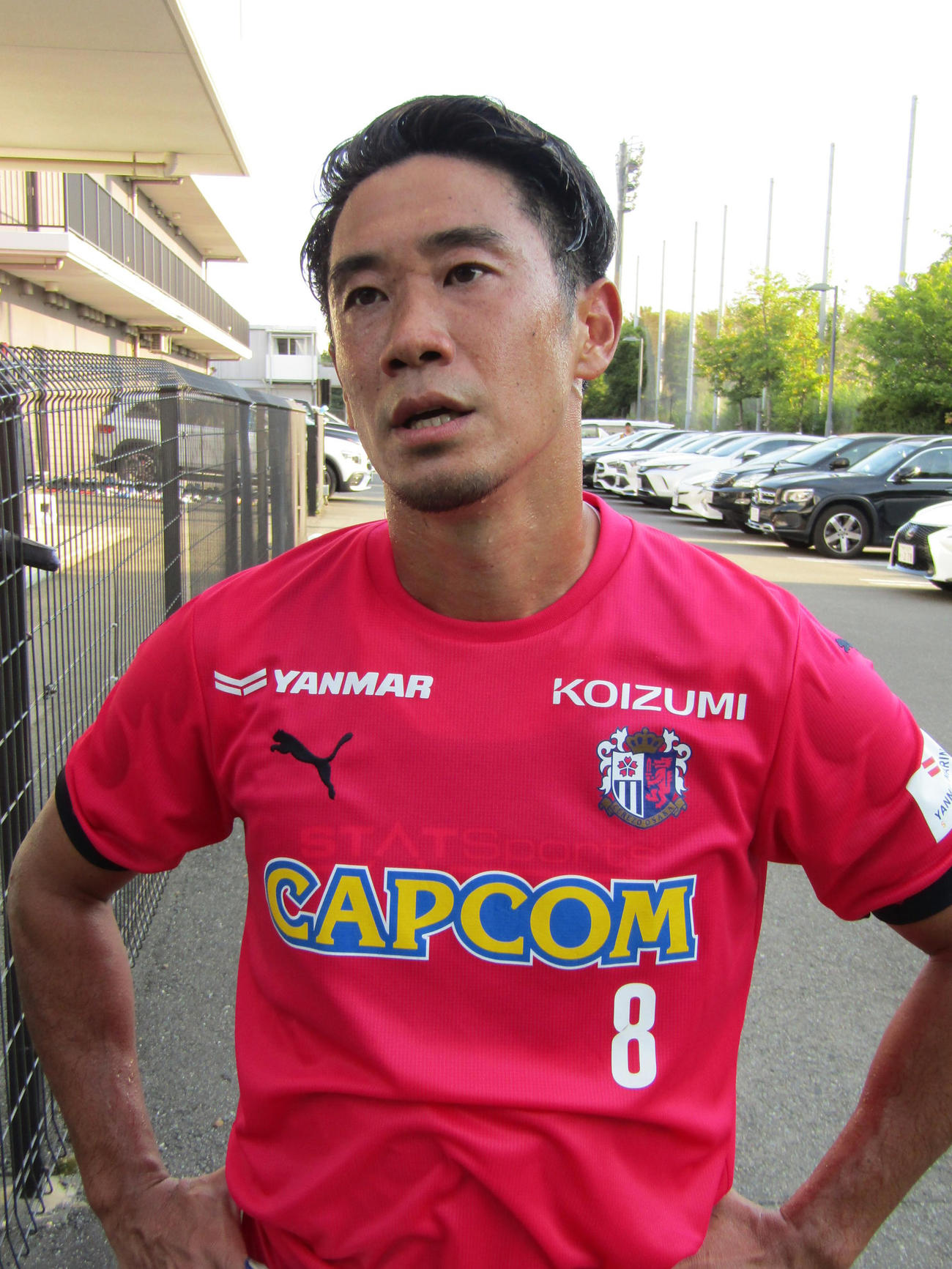 取材に応じるC大阪香川