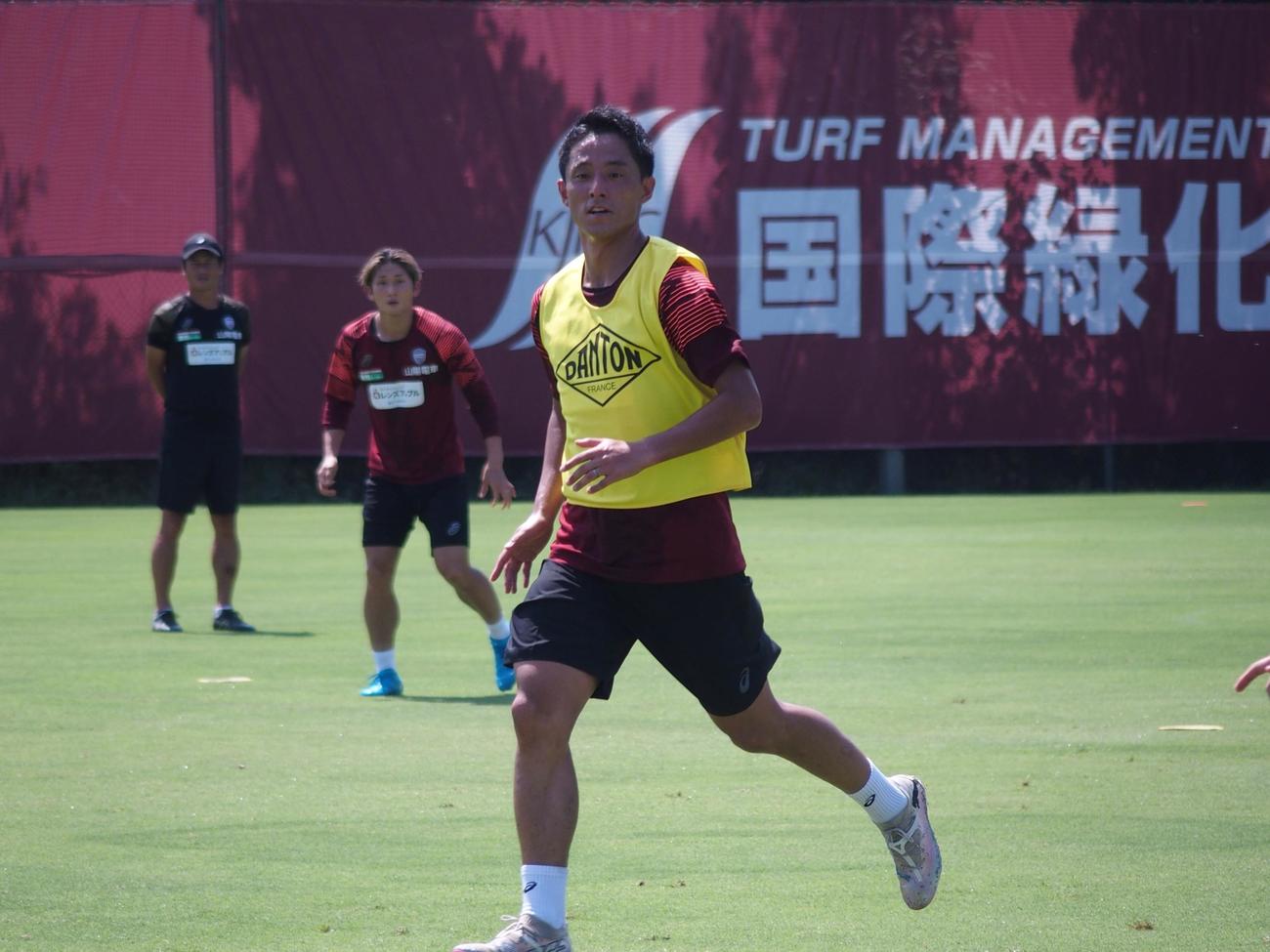 加入後初めて練習に参加した神戸MF森岡亮太（撮影・永田淳）