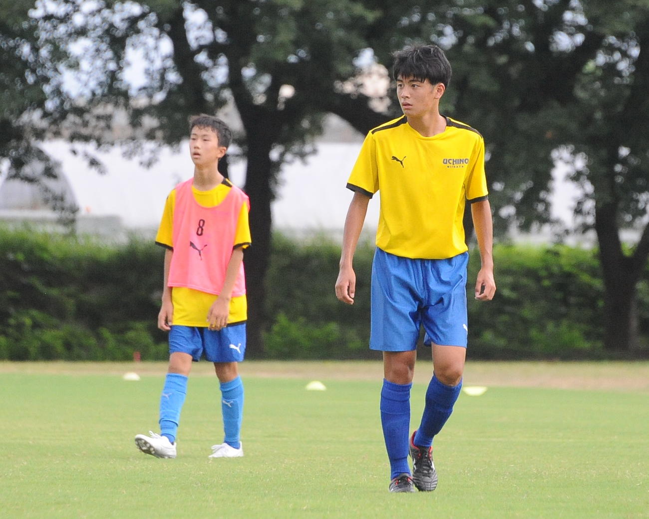 左サイドの攻撃を活性化させる内野中・皆川（右）