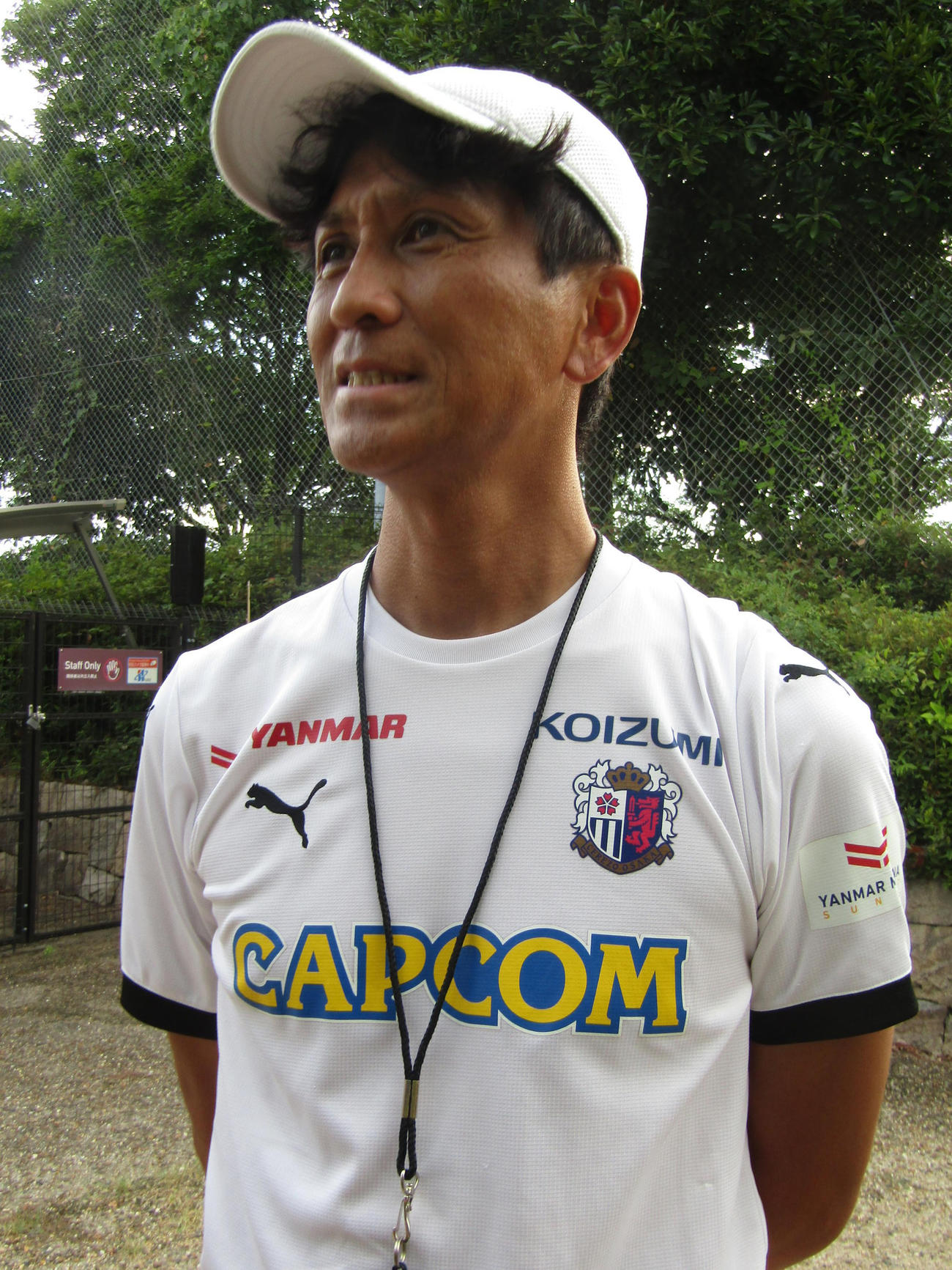 取材に応じるC大阪小菊監督