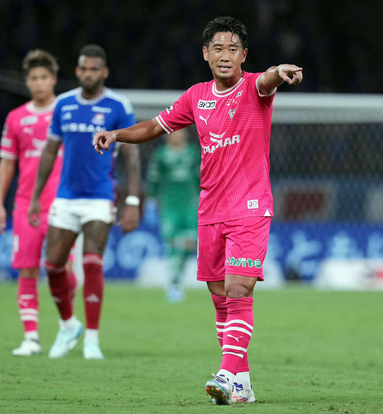 横浜対C大阪　後半、チームメートに指示を出すC大阪香川（撮影・たえ見朱実）