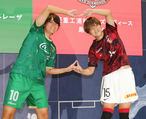 開幕節で対戦する日テレ東京V木下（左）と三菱重工浦和島田（撮影・野上伸悟）