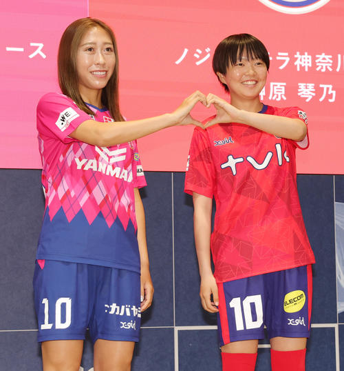 開幕節で対戦するC大阪ヤンマー脇阪（左）とノジマ相模原榊原（撮影・野上伸悟）