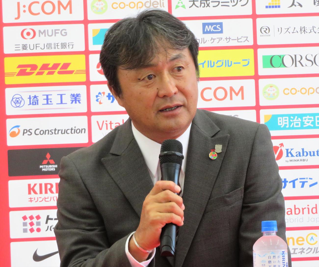 WEリーグ開幕前記者会見に出席した三菱重工浦和レッズレディース楠瀬直木監督（撮影・佐藤成）