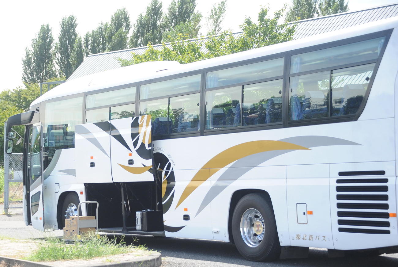 30日、名古屋戦中止が決まり、バスに積んだ荷物はアルビレックス新潟のクラブハウスに戻される