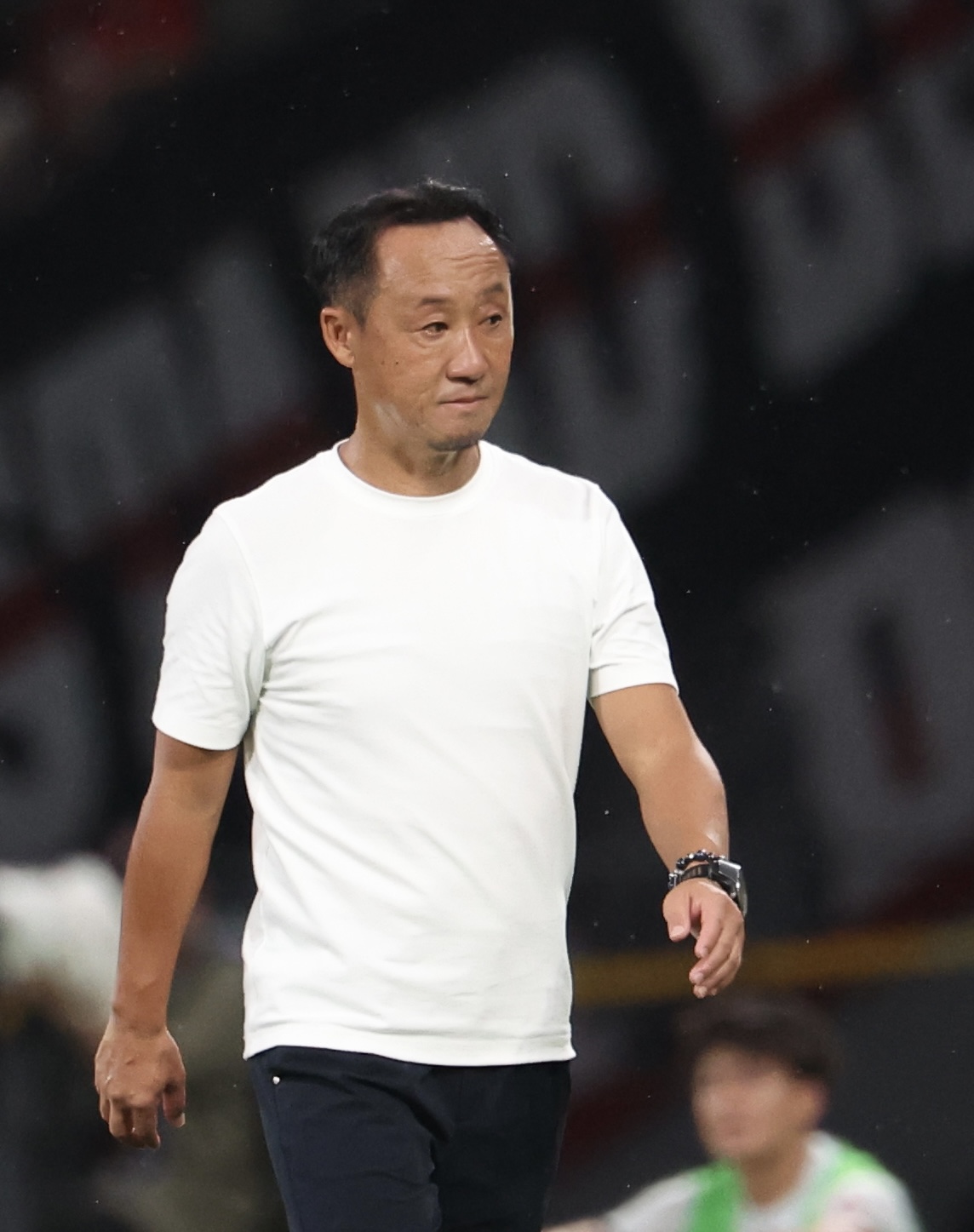 町田対浦和　浦和と引き分けで試合を終える町田黒田監督（撮影・河田真司）