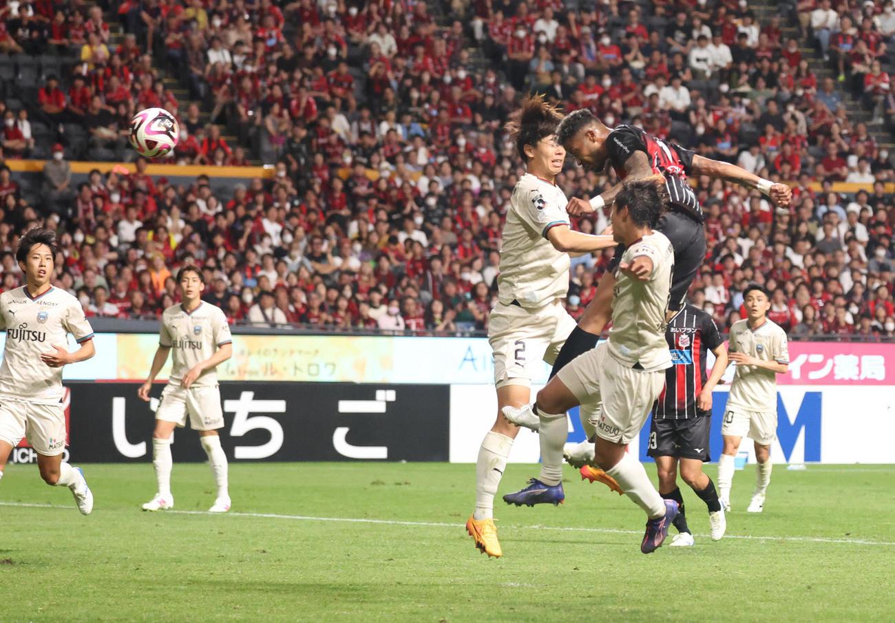 札幌対川崎F　後半、ゴールを決める札幌鈴木（撮影・佐藤翔太）