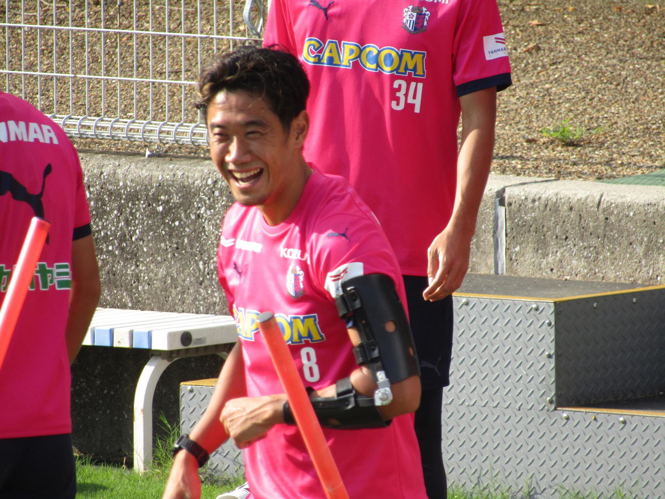 左肘をギプスで固定したC大阪香川は別メニューながら練習に合流