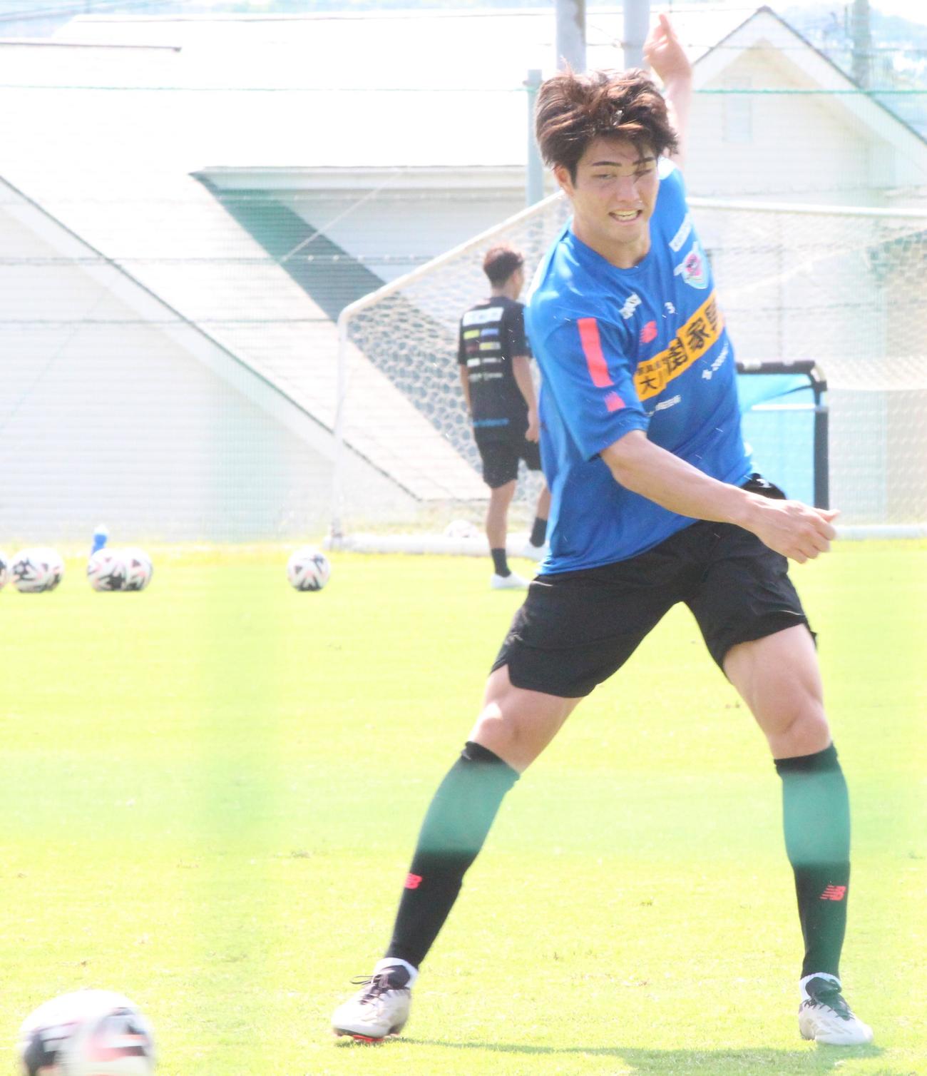 練習に励む鳥栖DF木村誠二（撮影・菊川光一）＝2024年9月9日、佐賀・鳥栖市の北部グラウンド