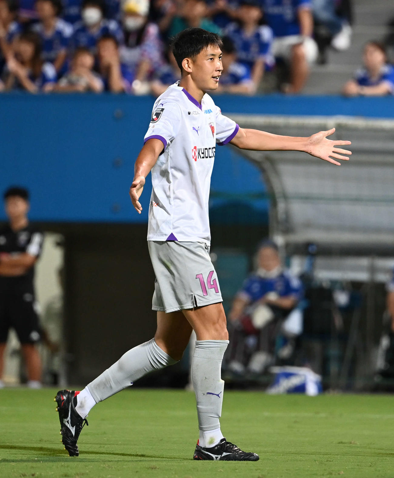 横浜対京都　後半、追加点を奪い喜ぶ京都原（撮影・山崎安昭）