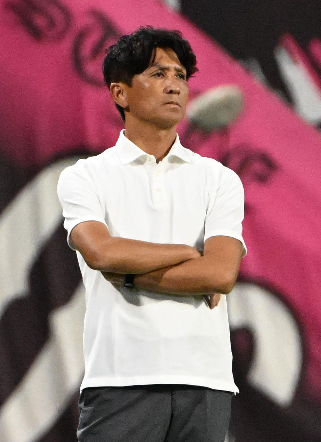 神戸対C大阪　前半、試合を見守るC大阪小菊監督（撮影・石井愛子