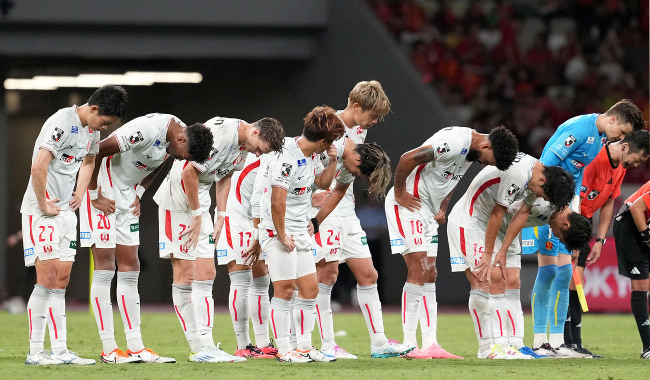 東京対名古屋　4－1と東京に完敗した名古屋（撮影・たえ見朱実）