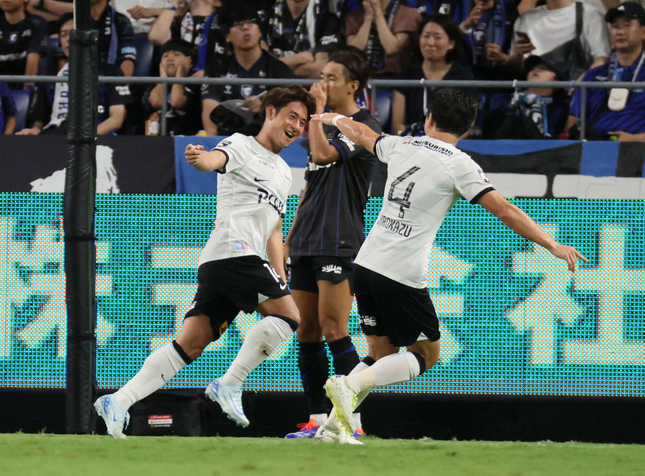 G大阪対浦和　後半、浦和関根貴大は先制ゴールを決める（撮影・宮崎幸一）