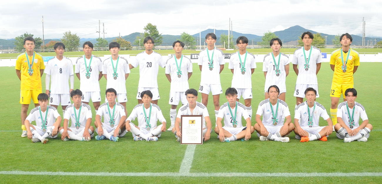 準優勝の新潟医療福祉大（撮影・小林忠）