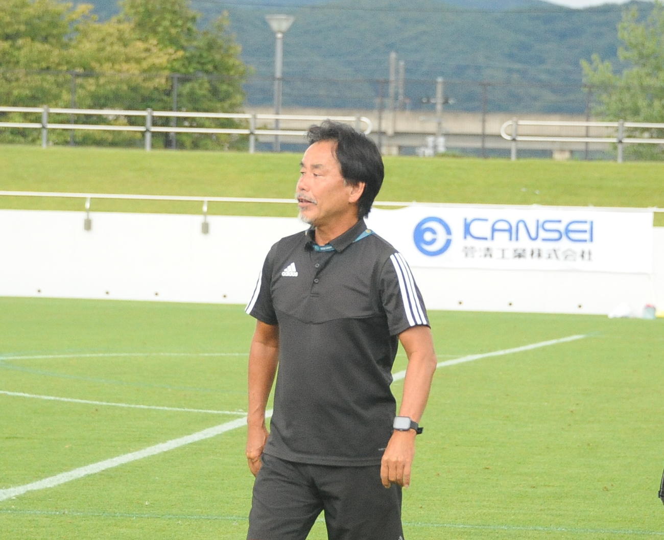 準優勝した新潟医療福祉大・佐熊監督（撮影・小林忠）