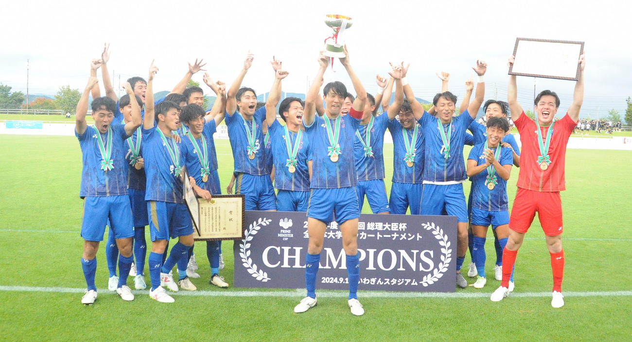 総理大臣杯3度目Vの阪南大（撮影・小林忠）