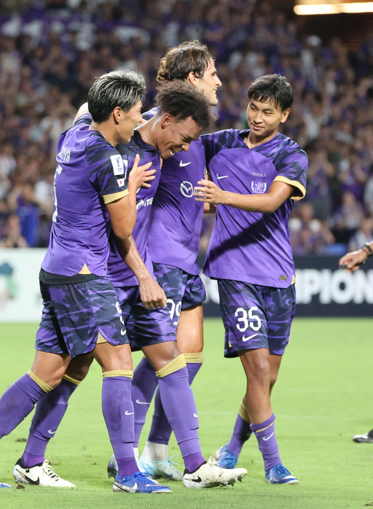 ACL広島対カヤFC　後半　シュートを決め喜ぶ広島イヨハ理ヘンリー（中央）（撮影・加藤孝規）