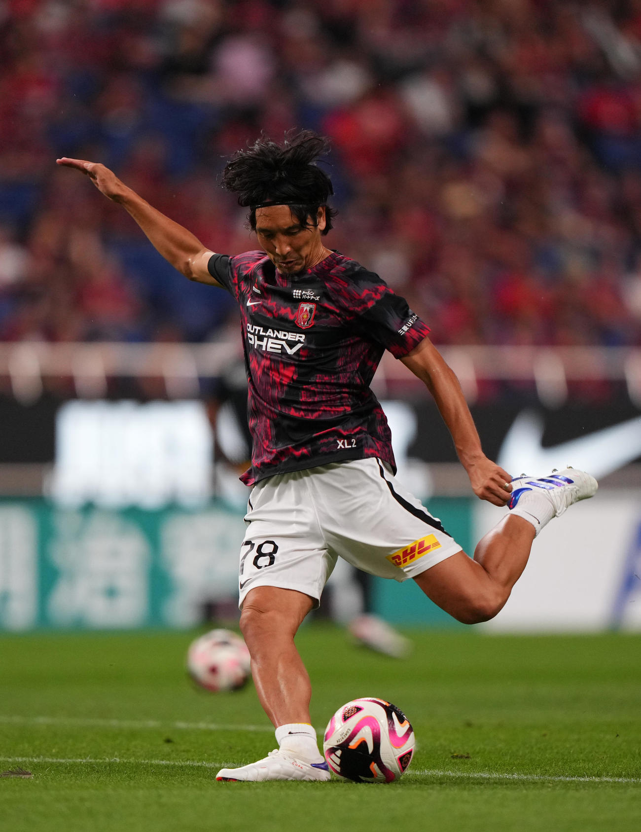 浦和対東京　試合前、シュート練習をする浦和原口（撮影・狩俣裕三）