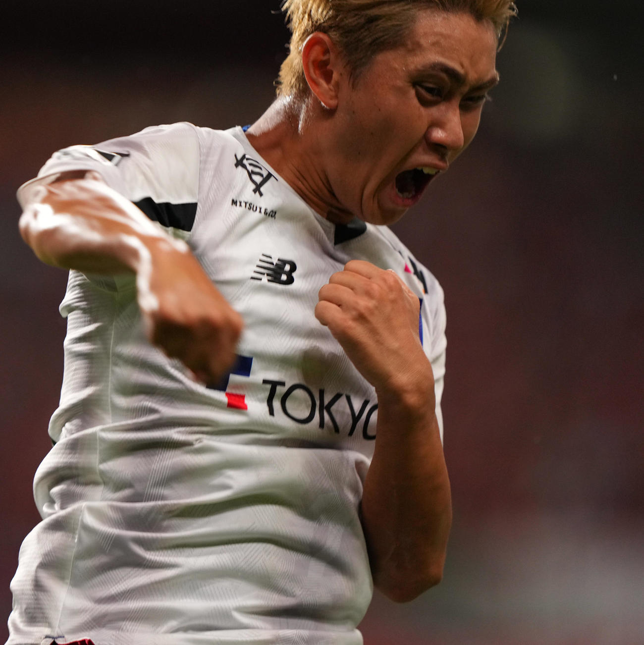 浦和対東京　前半、PKを決め、ガッツポーズで喜ぶ東京荒木（撮影・狩俣裕三）