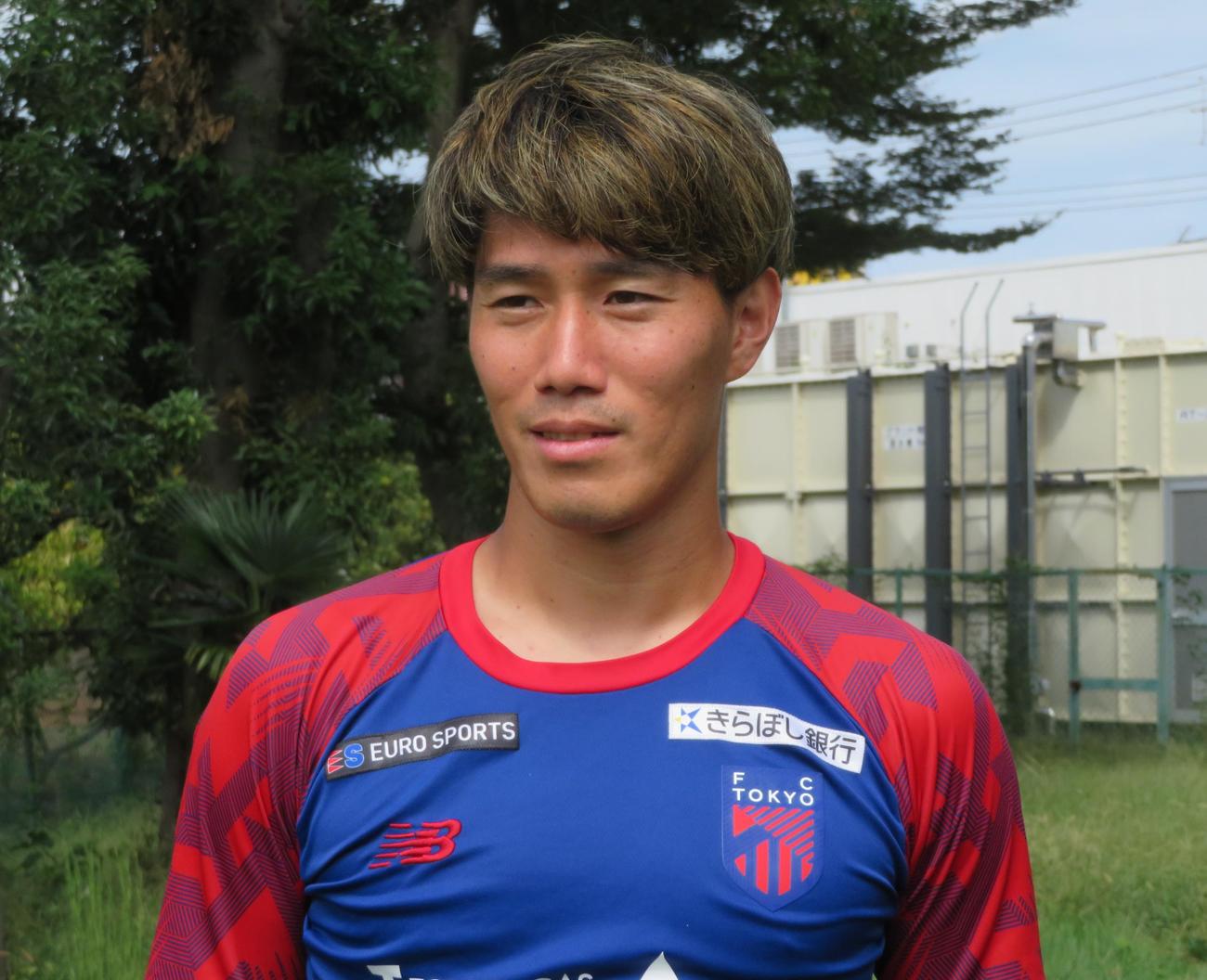 取材に応じたFC東京MF遠藤渓太（撮影・佐藤成）