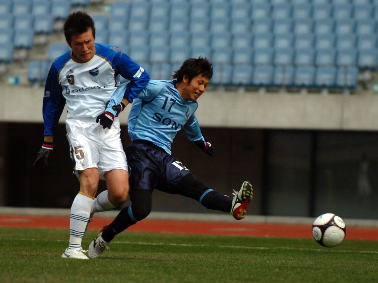 JFL　ソニー仙台対町田ゼルビア　前半15分、ソニー仙台FW大久保剛志が左足で先制点を挙げる（2009年3月28日）