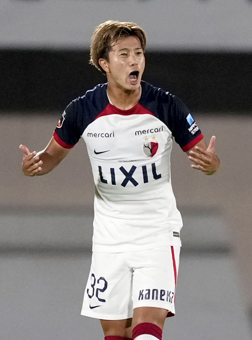 前半、先制ゴールを決め、喜ぶ鹿島・濃野（共同）