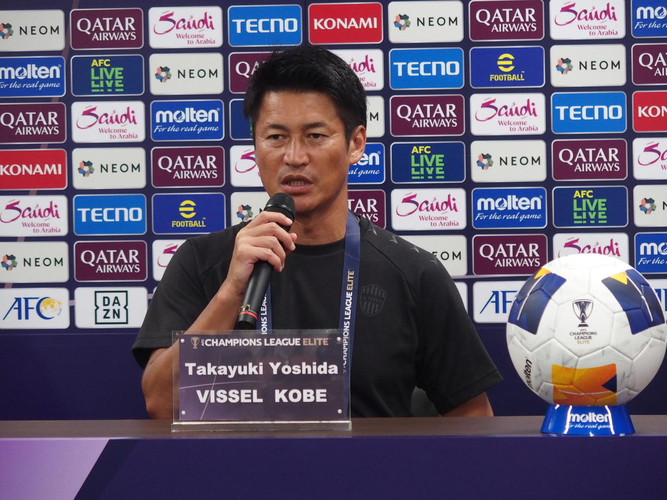 ACLEの公式会見に出席した神戸の吉田孝行監督（撮影・永田淳）