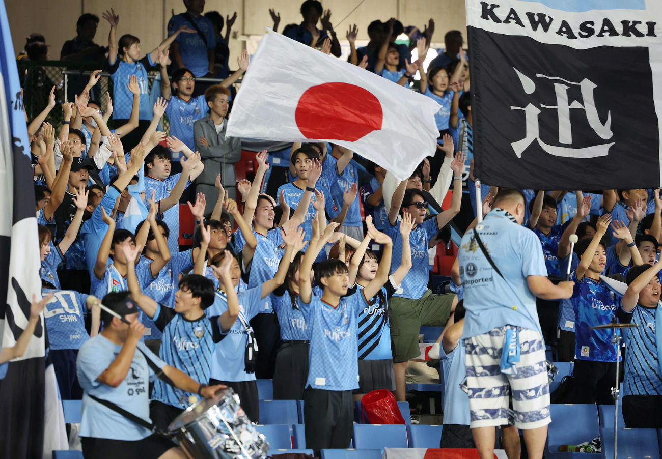 川崎F対光州　試合前、応援する川崎Fサポーター（撮影・宮地輝）