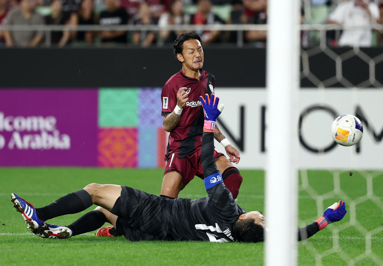 神戸対山東　前半、シュートを止められる神戸井手口（撮影・前田充）