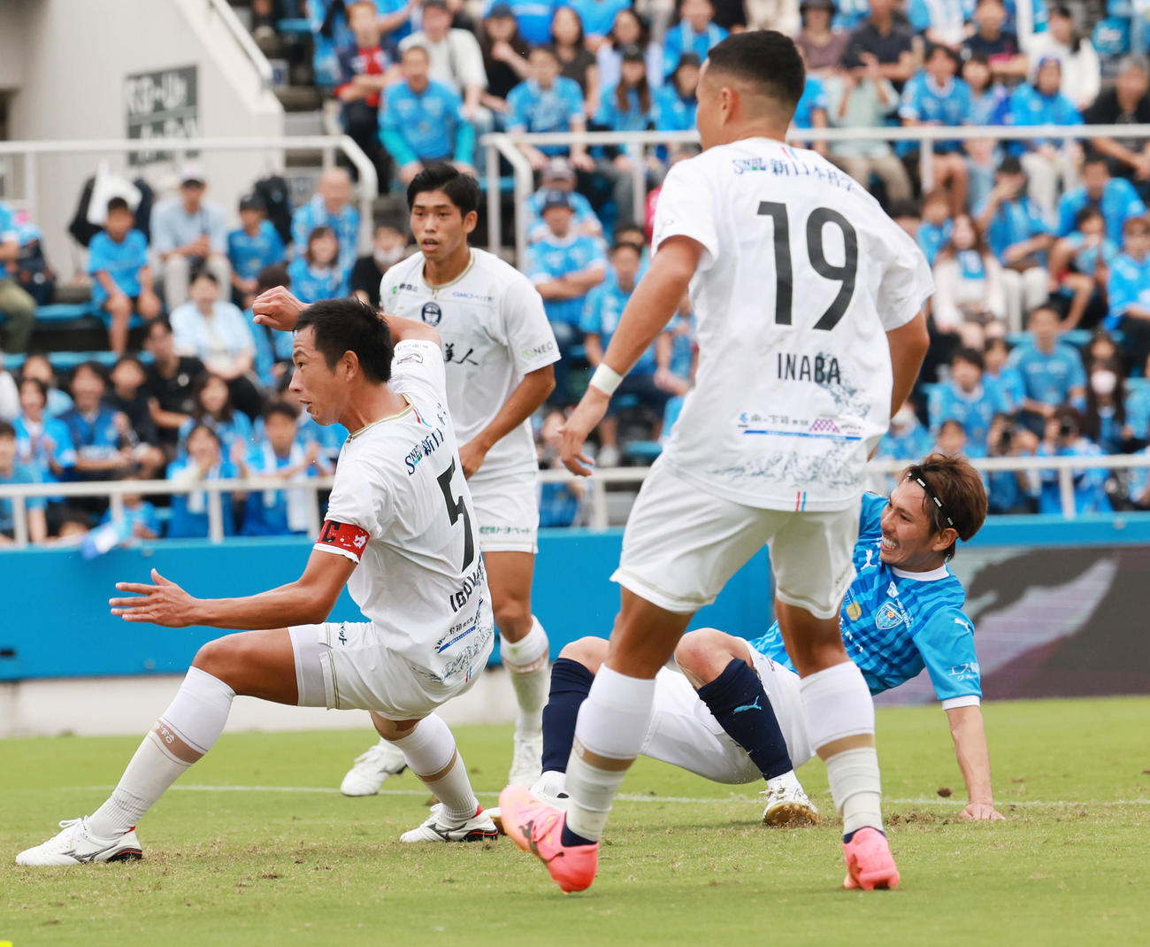 横浜FC対鹿児島　前半、先制ゴールを決める横浜FC小川（撮影・野上伸悟）