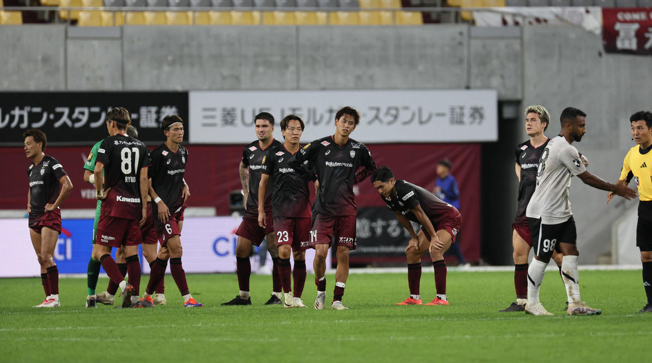 神戸対東京　敗れた神戸ナイン（撮影・宮崎幸一）