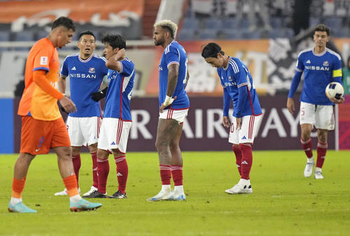 山東対横浜　山東と引き分けた横浜イレブン（共同）