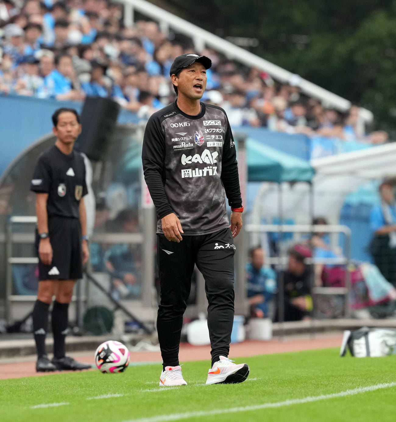 横浜FC対岡山　横浜FCに勝利した木山監督（撮影・たえ見朱実）