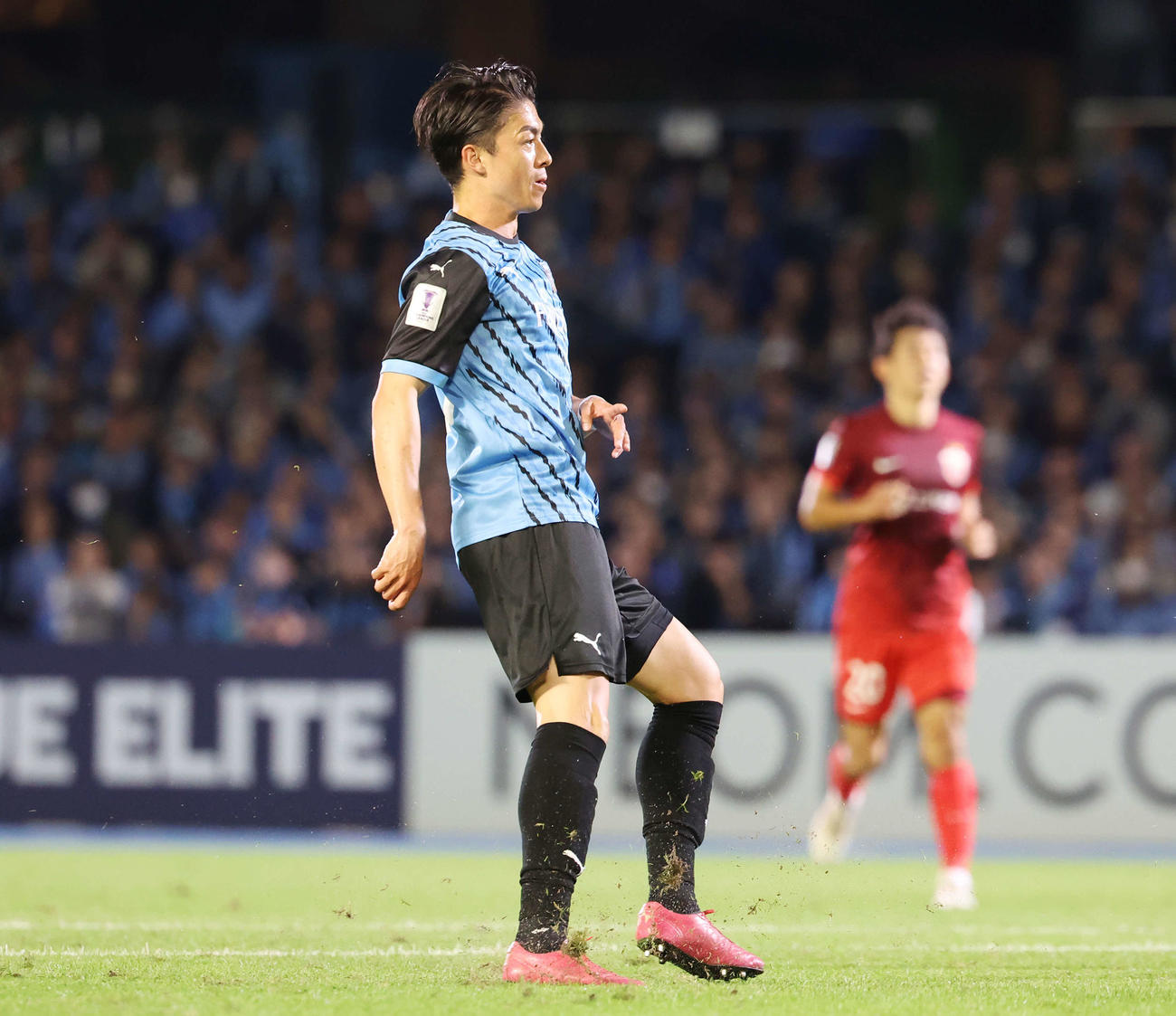 川崎F対上海海港　前半、ゴールを決める川崎Fファンウェルメスケルケン（撮影・宮地輝）