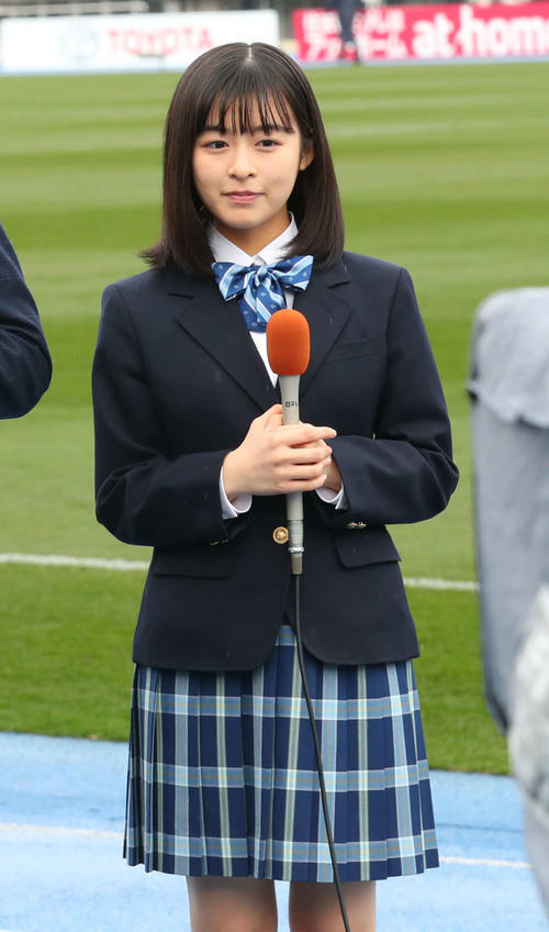 全国高校サッカー開会式　応援マネジャーの森七菜（19年12月撮影）