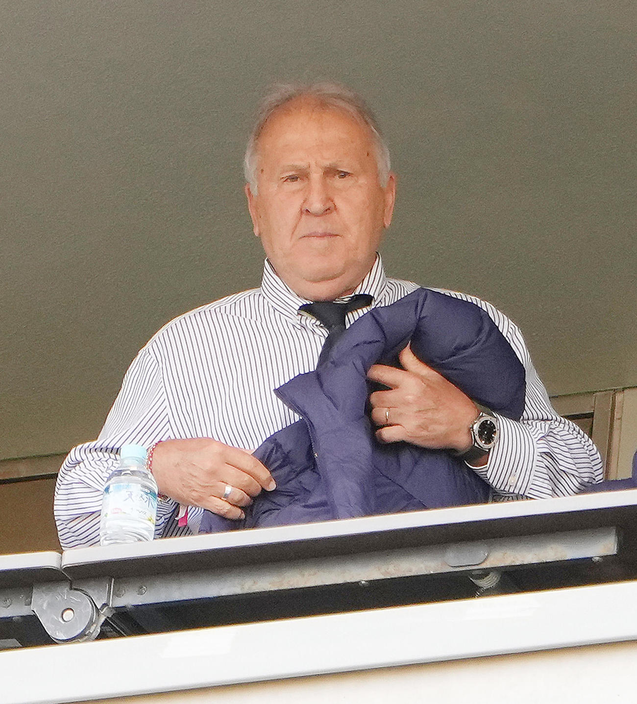 鹿島対名古屋　試合を観戦するジーコCA（撮影・足立雅史）