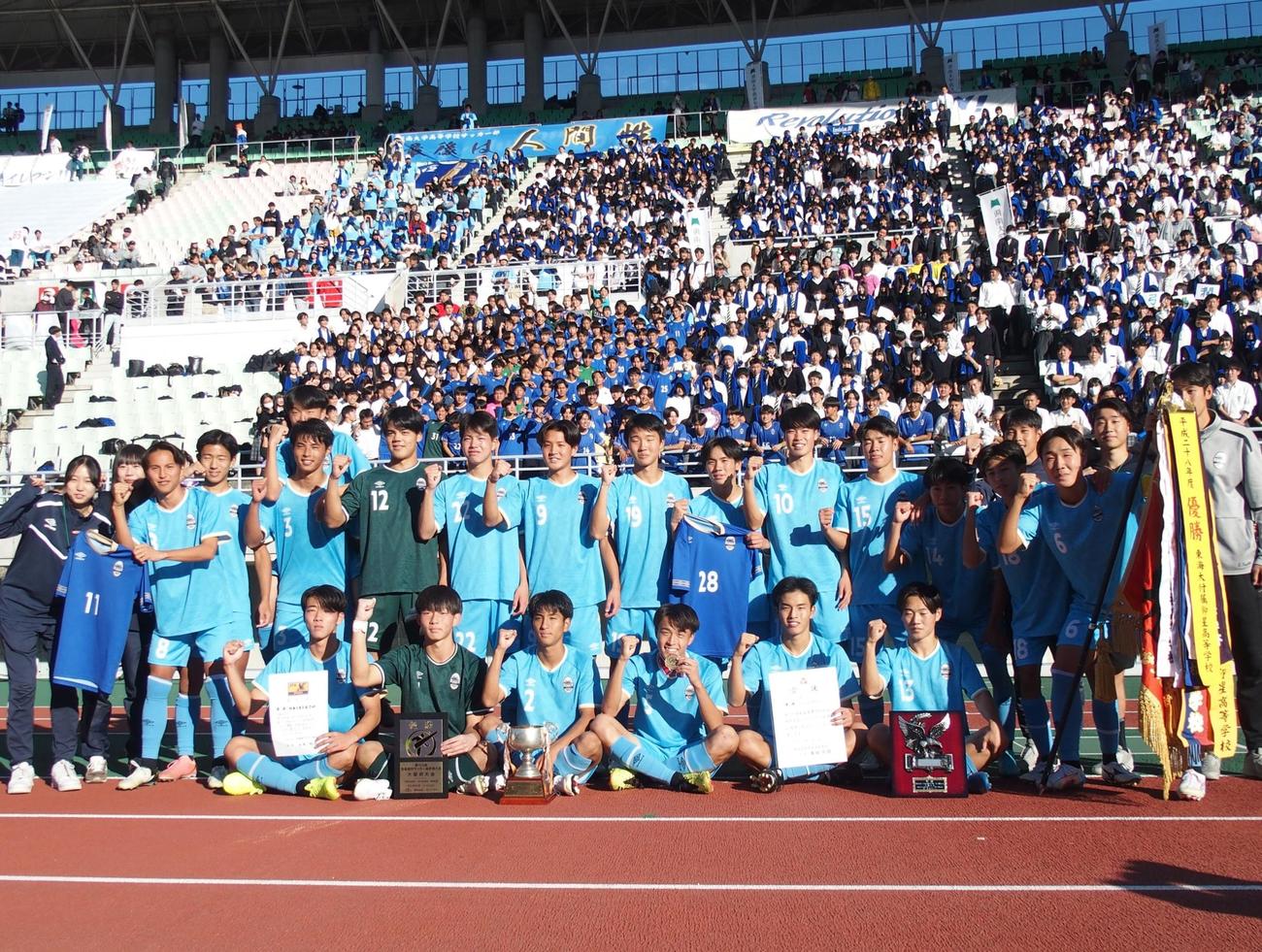 履正社対阪南大高　5－0で勝利した阪南大高イレブン（撮影・永田淳）