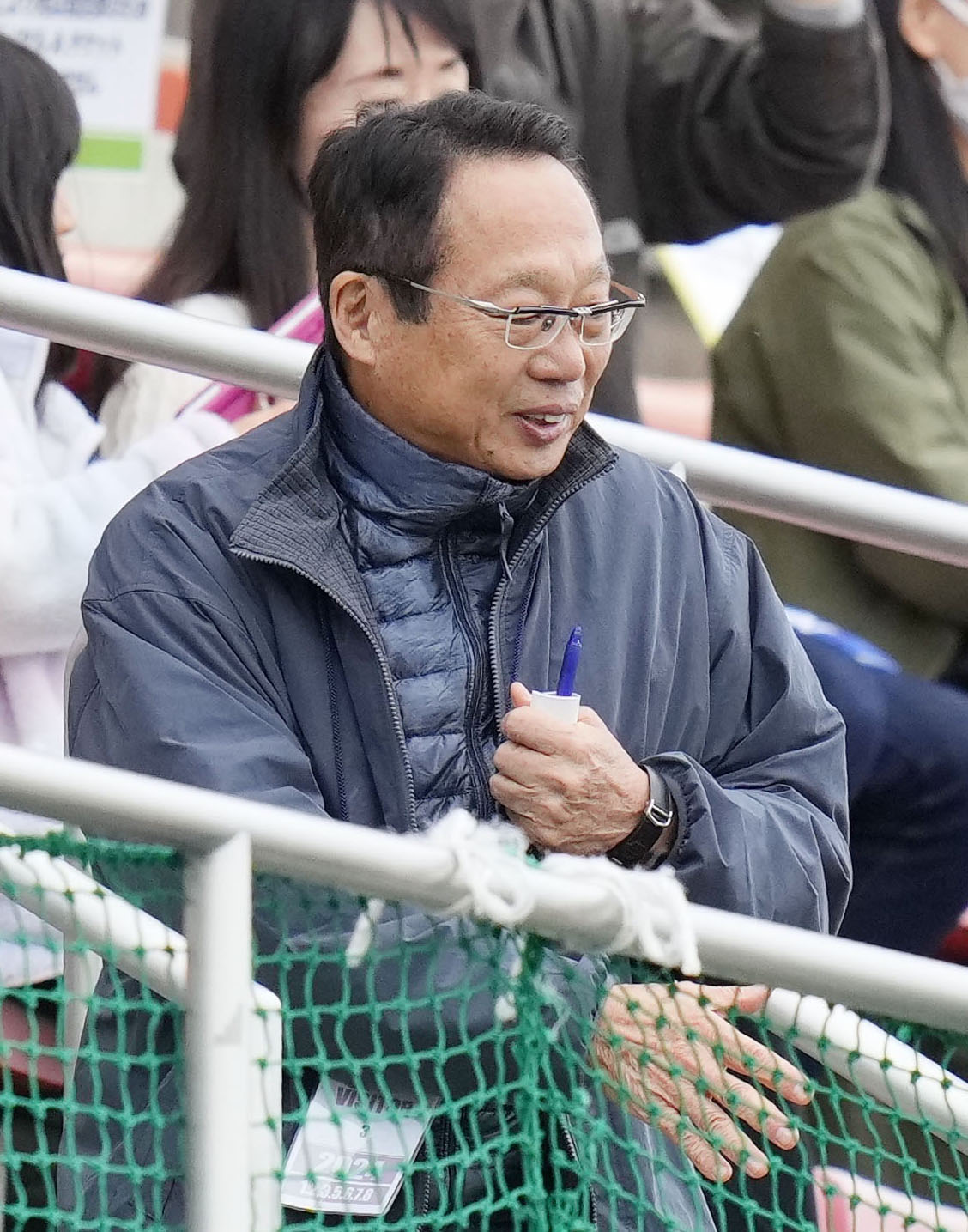 鳥取に大勝しJ2初昇格を決め、笑顔を見せる今治の岡田武史会長