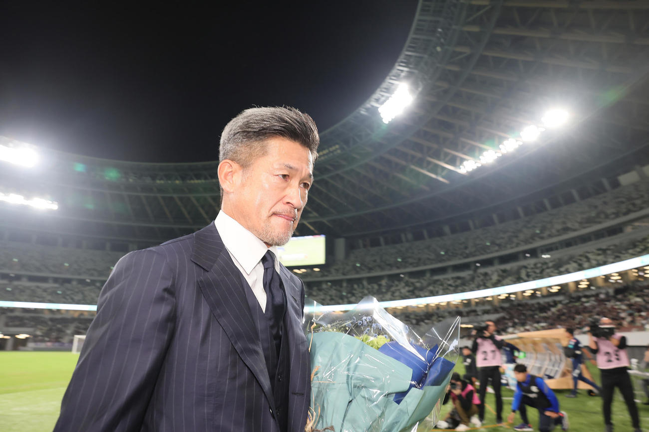 新宿対鈴鹿　試合前セレモニーに臨む鈴鹿カズ（撮影・足立雅史）