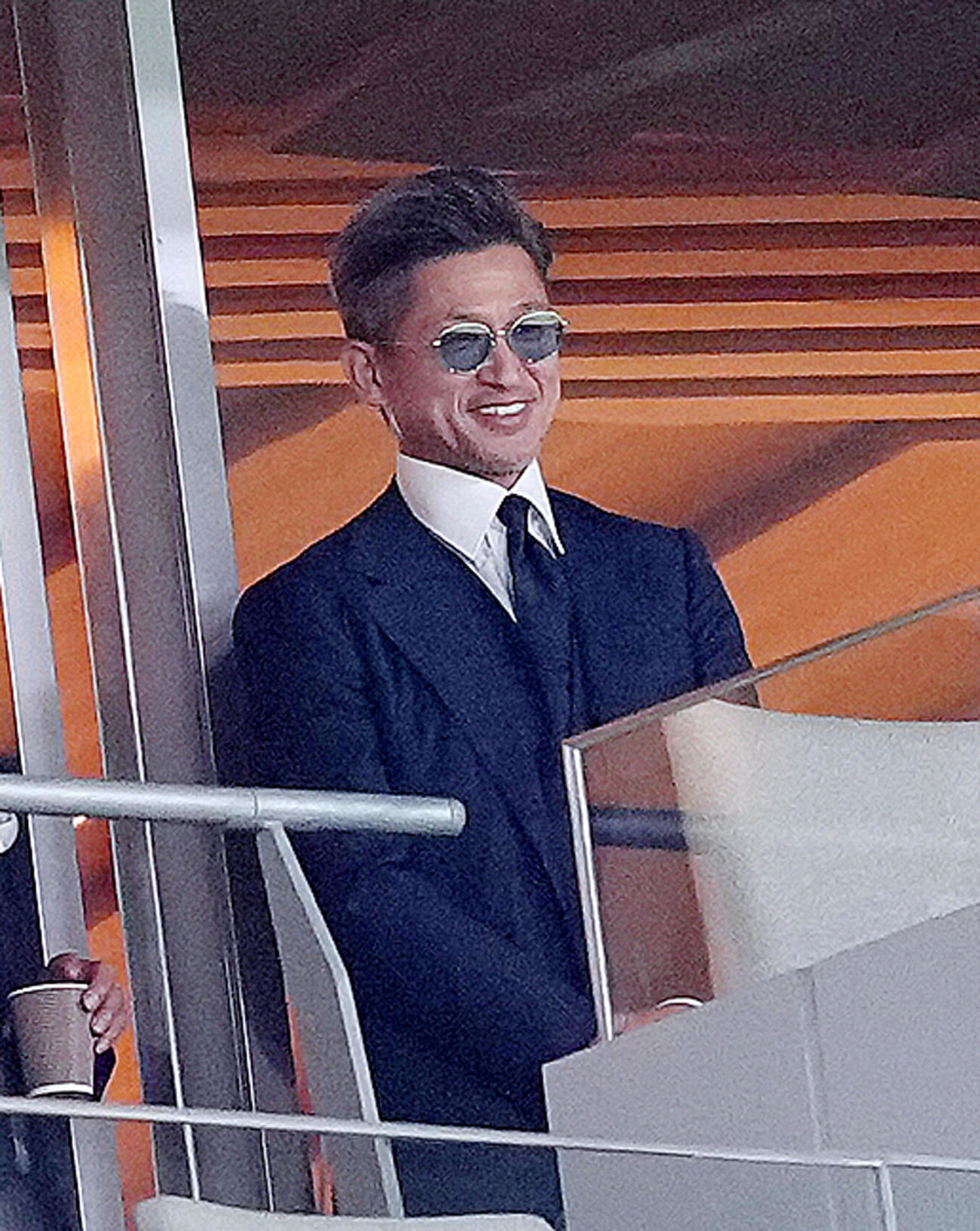 新宿対鈴鹿　スタンドから試合観戦する鈴鹿カズ（撮影・足立雅史）