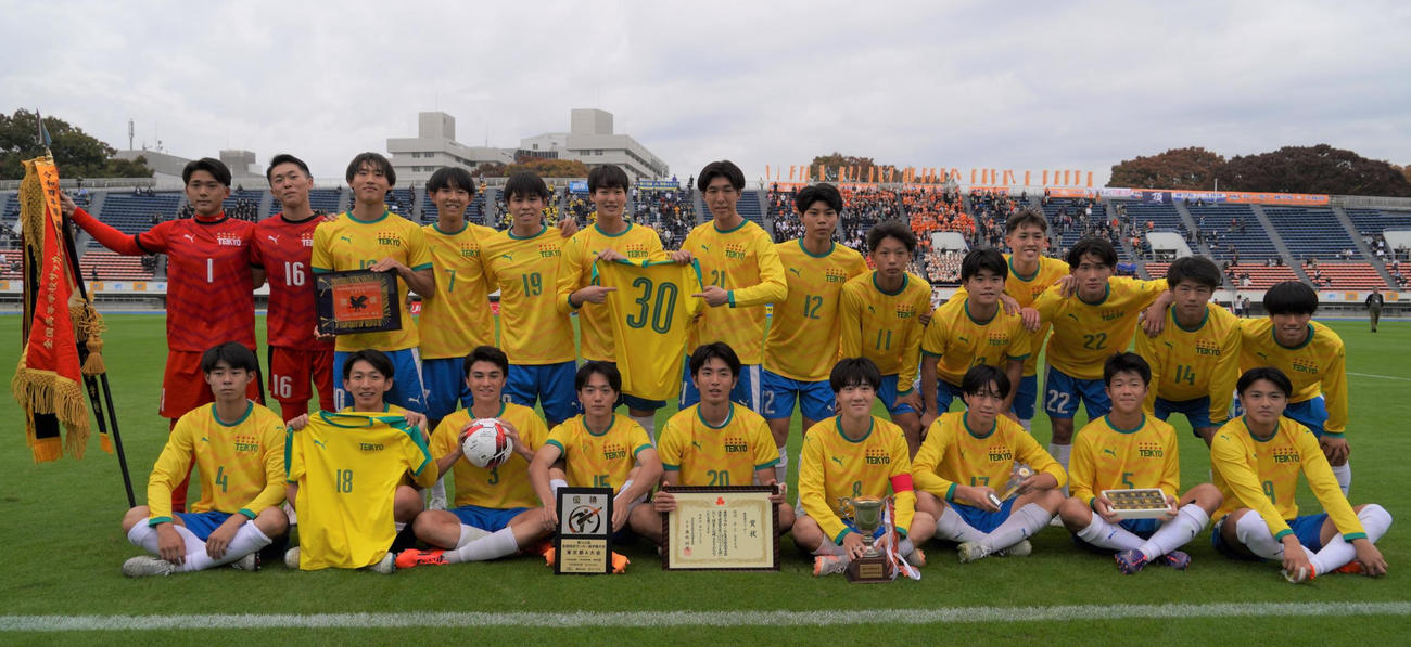 第103回全国高等学校サッカー選手権大会東京都2次予選Aブロック決勝で国学院久我山を倒し、15大会ぶりに制した帝京（撮影・佐藤成）第103回全国高等学校サッカー選手権大会東京都2次予選Aブロック決勝で国学院久我山を倒し、15大会ぶりに制した帝京（撮影・佐藤成）