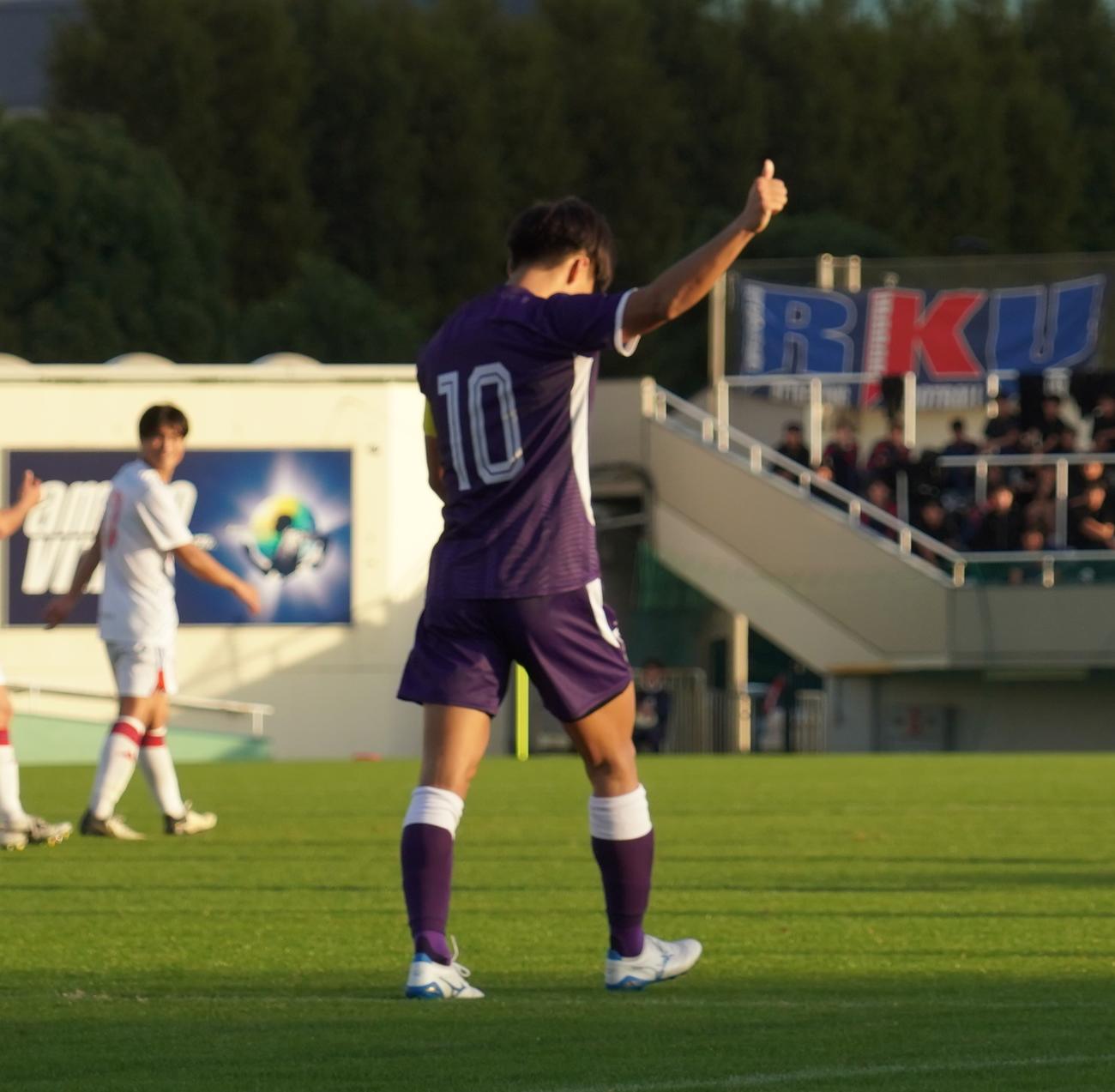 JR東日本カップ2024　第98回関東大学サッカーリーグ戦1部の明大－流通経大戦で得点を決めた明大FW中村草太（撮影・佐藤成）