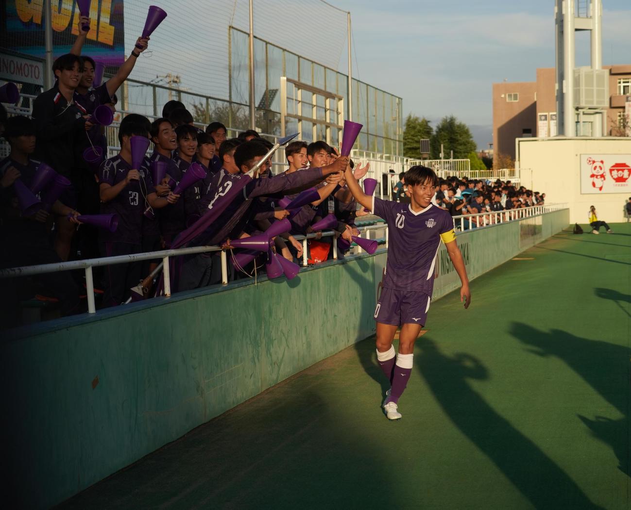 JR東日本カップ2024　第98回関東大学サッカーリーグ戦1部の明大－流通経大戦で得点を決めた明大FW中村草太（撮影・佐藤成）