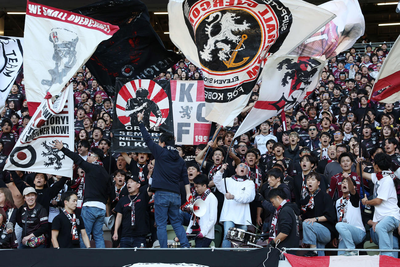 G大阪対神戸　試合前、応援する神戸サポーター（撮影・宮地輝）