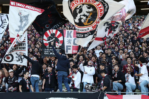G大阪対神戸 試合前、応援する神戸サポーター(撮影・宮地輝)