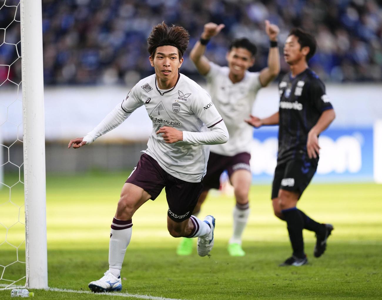 先制ゴールを決め、駆け出す神戸宮代（共同）