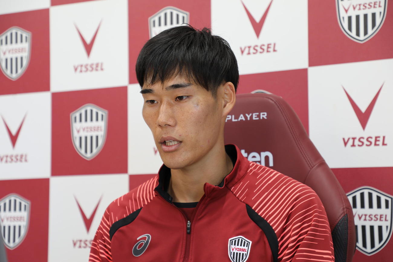 柏戦前のオンライン取材に応じる神戸DF山川哲史（C）VISSEL KOBE