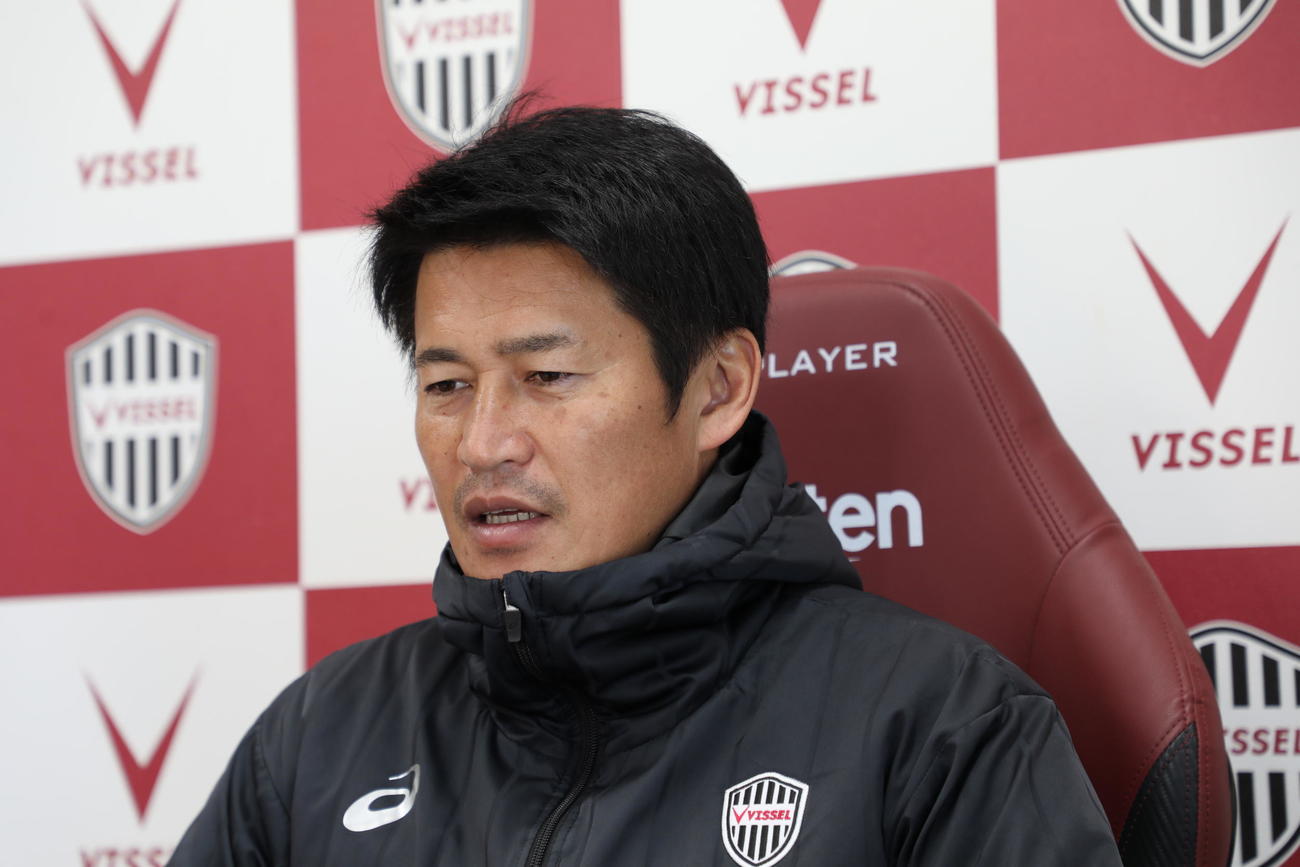 柏戦前のオンライン取材に応じる神戸の吉田孝行監督（C）VISSEL KOBE