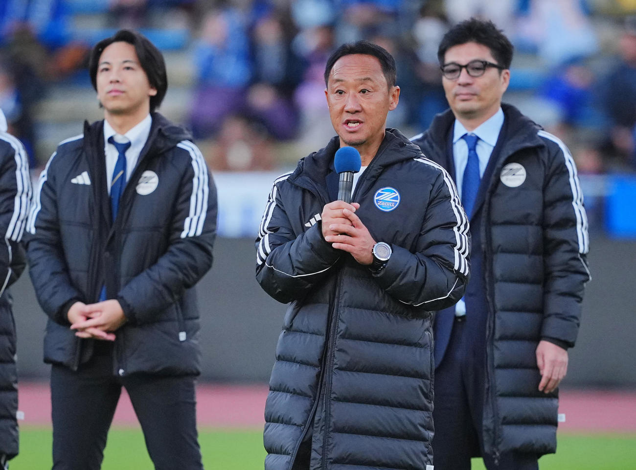 町田対京都　ホーム最終戦セレモニーで話す町田黒田監督（中央）（撮影・垰建太）
